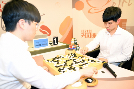 입대 앞둔 이지현, 신민준 꺾고 맥심커피배 결승 선승
